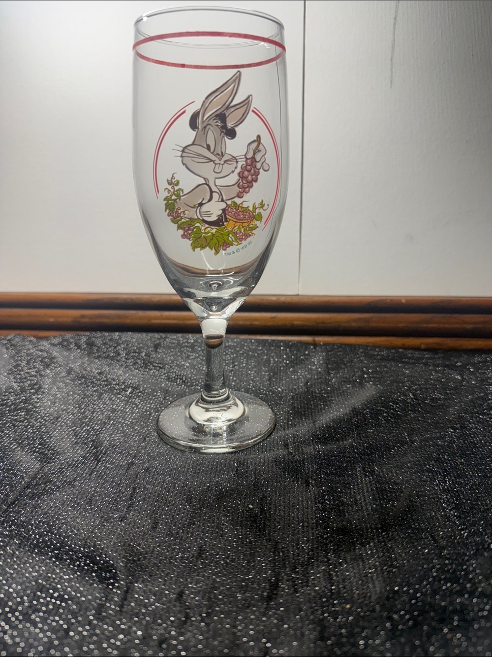 Vintage 1995 Bugs Bunny Warner Bros Stemmed Glass Grape Vineyard